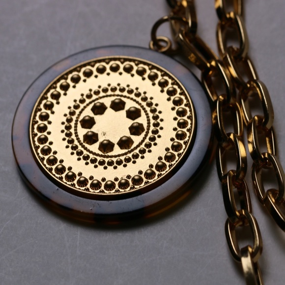 Elegant Gold Coin Pendant Necklace - Picture 11 of 11